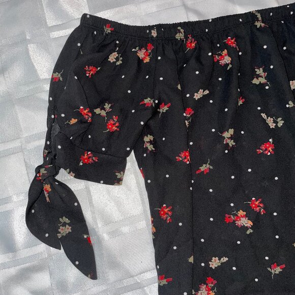 🎉 Bundle Deal: 4 for $20! 🎉 floral off the shoulder top M - Picture 3 of 8